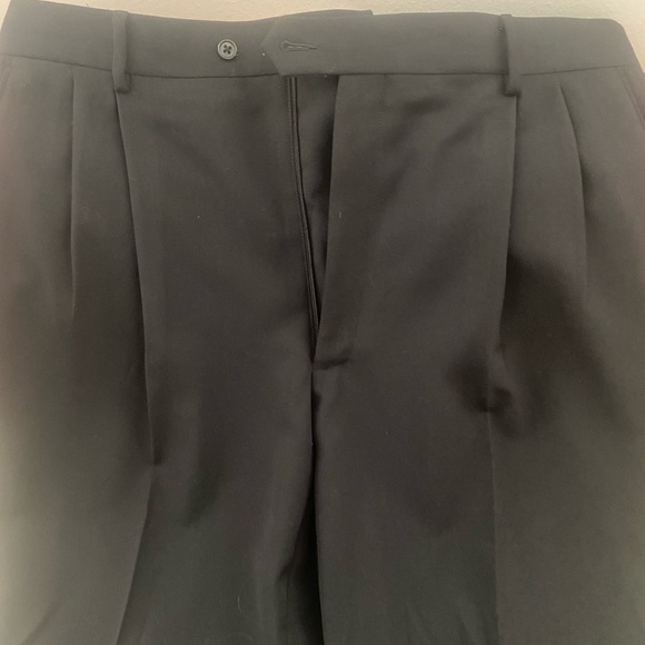 PANTS MEN’S BLACK PLEADED PANTS SIZE 36 W👕LENGTH 32. EXCEL COND. WORN ONCE.👕 - Picture 3 of 6